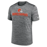 T-shirt Nike anthracite Cleveland Browns Blitz Velocity Modern Performance pour homme