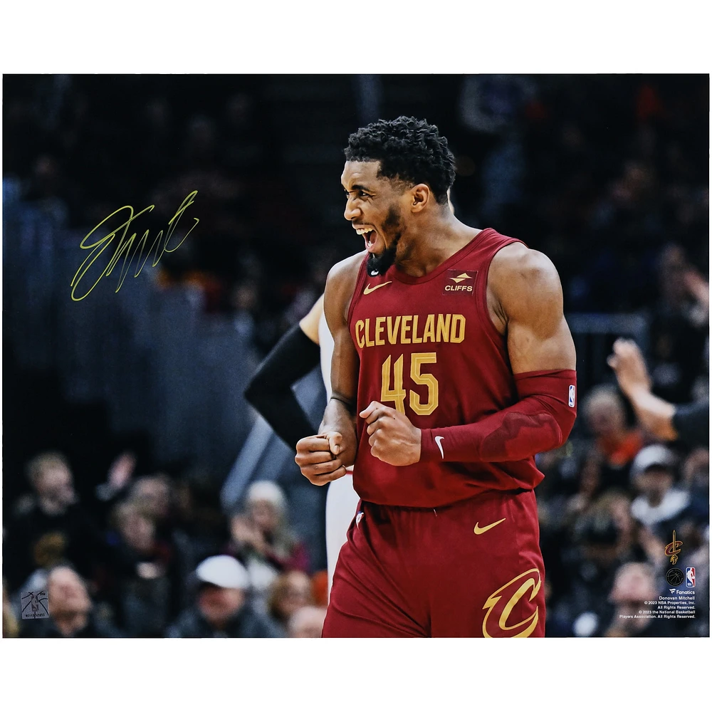 Photographie autographiée de 16" x 20" de Donovan Mitchell pour célébrer le match de 71 points des Cleveland Cavaliers