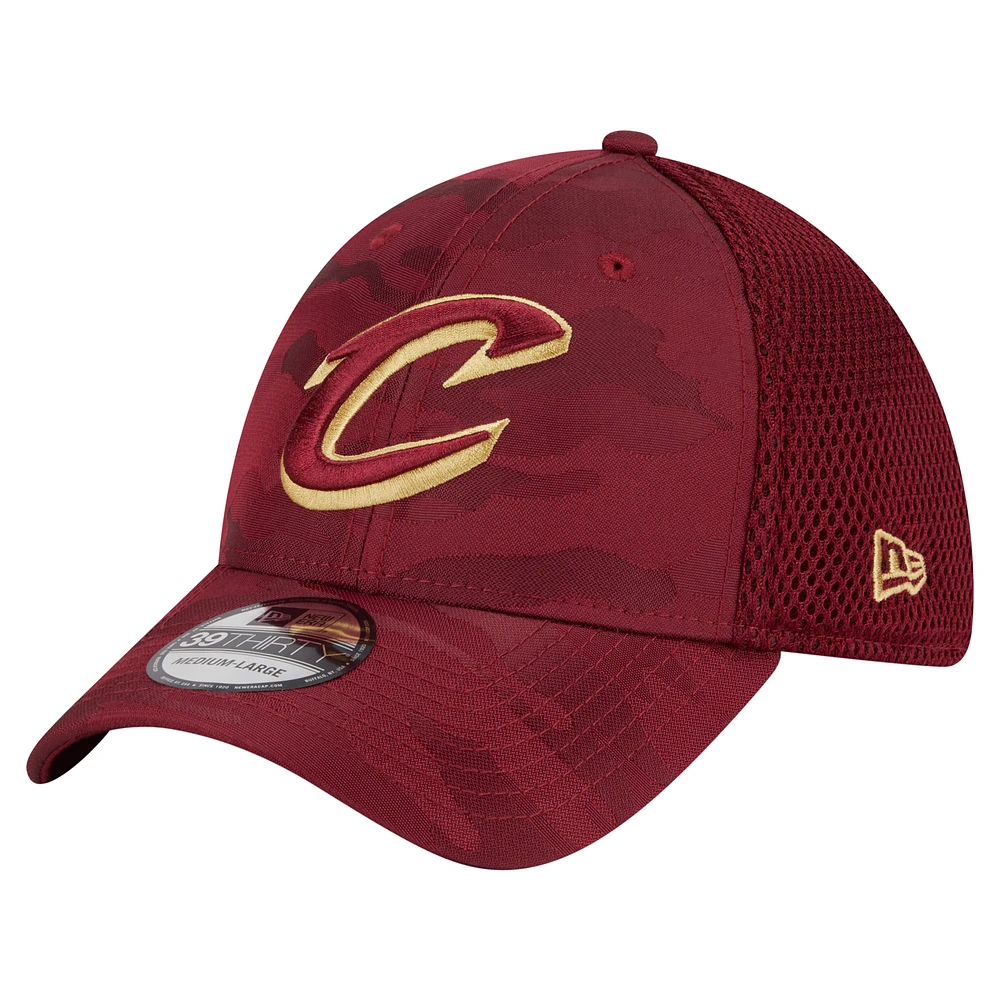 Men's New Era Wine Cleveland Cavaliers Subtle Camo 39THIRTY Flex Hat