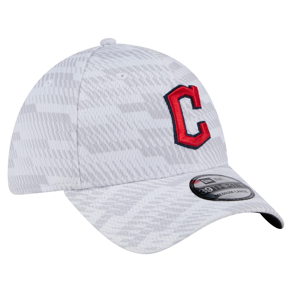 Casquette extensible New Era blanche Cleveland Guardians Graded 39THIRTY pour homme