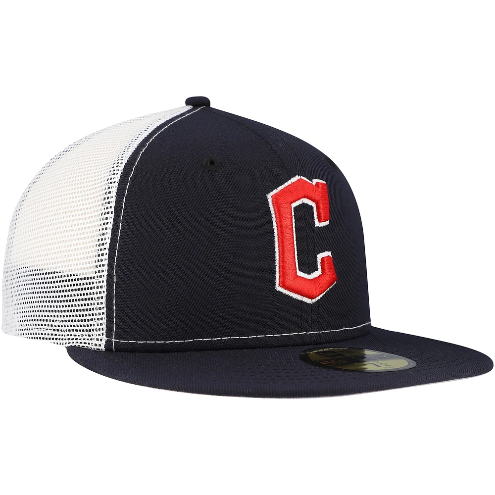 Casquette ajustée 59FIFTY Trucker de couleur bleu marine Cleveland Guardians New Era pour homme
