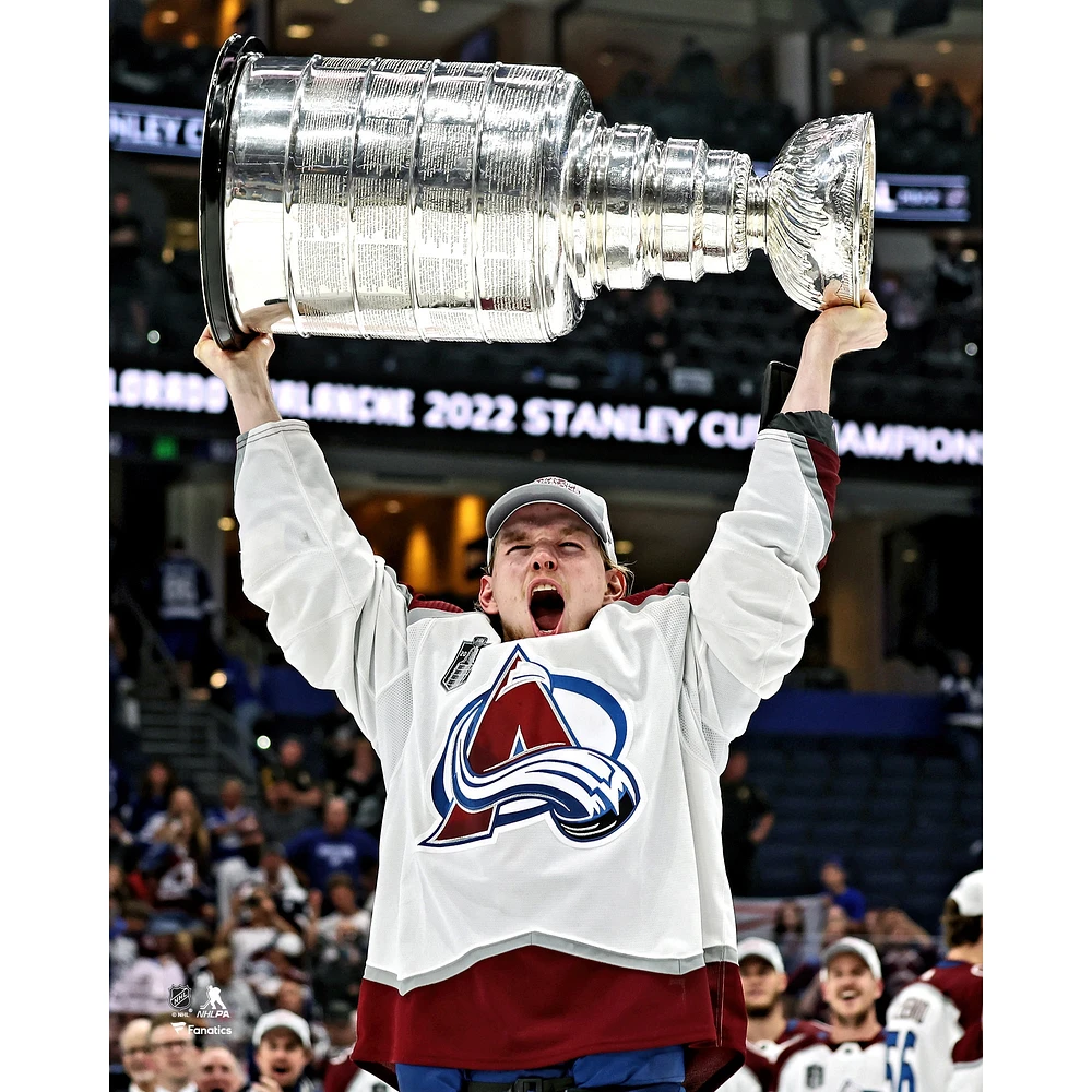 Photographie non signée de Bowen Byram, champion la Coupe Stanley 2022 l'Avalanche du Colorado