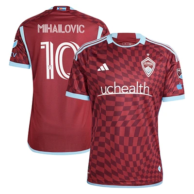 Maillot de joueur authentique adidas Djordje Mihailovic Bordeaux Colorado Rapids 2024 One Flag Kit pour hommes