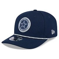 Casquette extensible à bouton-pression New Era pour hommes des Dallas Cowboys 2024 Sideline 9SEVENTY bleu marine