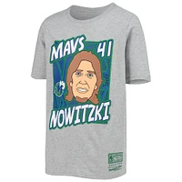Youth Mitchell & Ness Dirk Nowitzki Heathered Gray Dallas Mavericks Hardwood Classics King of the Court Player T-Shirt
