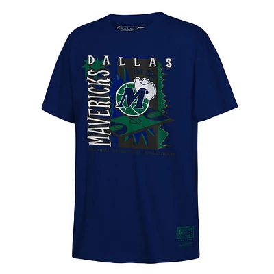 T-shirt rétro Mitchell & Ness bleu marine Dallas Mavericks avec affiche des années 90