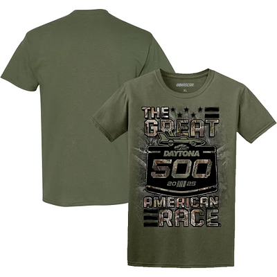 T-shirt camouflage TrueTimber pour homme avec drapeau à damier et motif sport vert Daytona International Speedway 2025 500