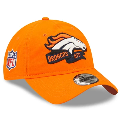 New Era Denver Broncos 2022 Sideline pour homme - Casquette ajustable 9TWENTY Team Color - Orange