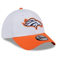 Men's New Era White/Orange Denver Broncos 2024 NFL Training Camp 39THIRTY Flex Hat