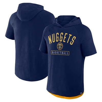 T-shirt à capuche raglan bleu marine pour homme, motif Denver Nuggets, légende de la passe