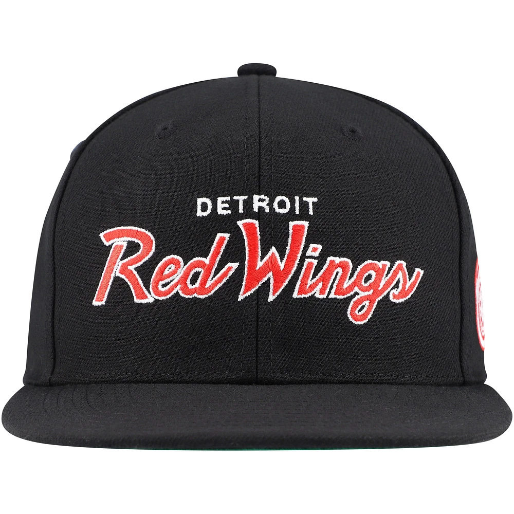 Casquette Snapback noire Mitchell & Ness des Red Wings de Detroit Core Team Script 2.0 pour hommes