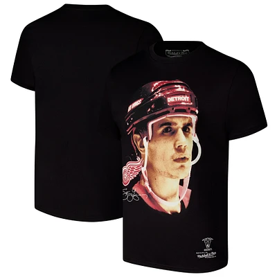 T-shirt noir à gros visage Steve Yzerman de Mitchell & Ness pour homme des Red Wings Detroit