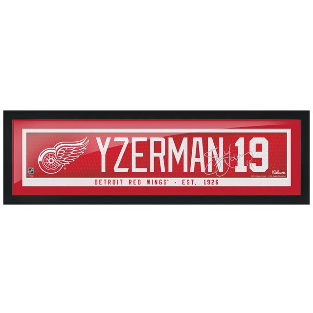 Steve Yzerman Detroit Red Wings 6 '' x 22 '' Réplique encadrée Autographe Nom des anciens - Bar