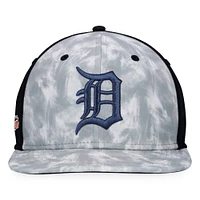 Men's Majestic Gray Detroit Tigers Smoke Dye Snapback Hat