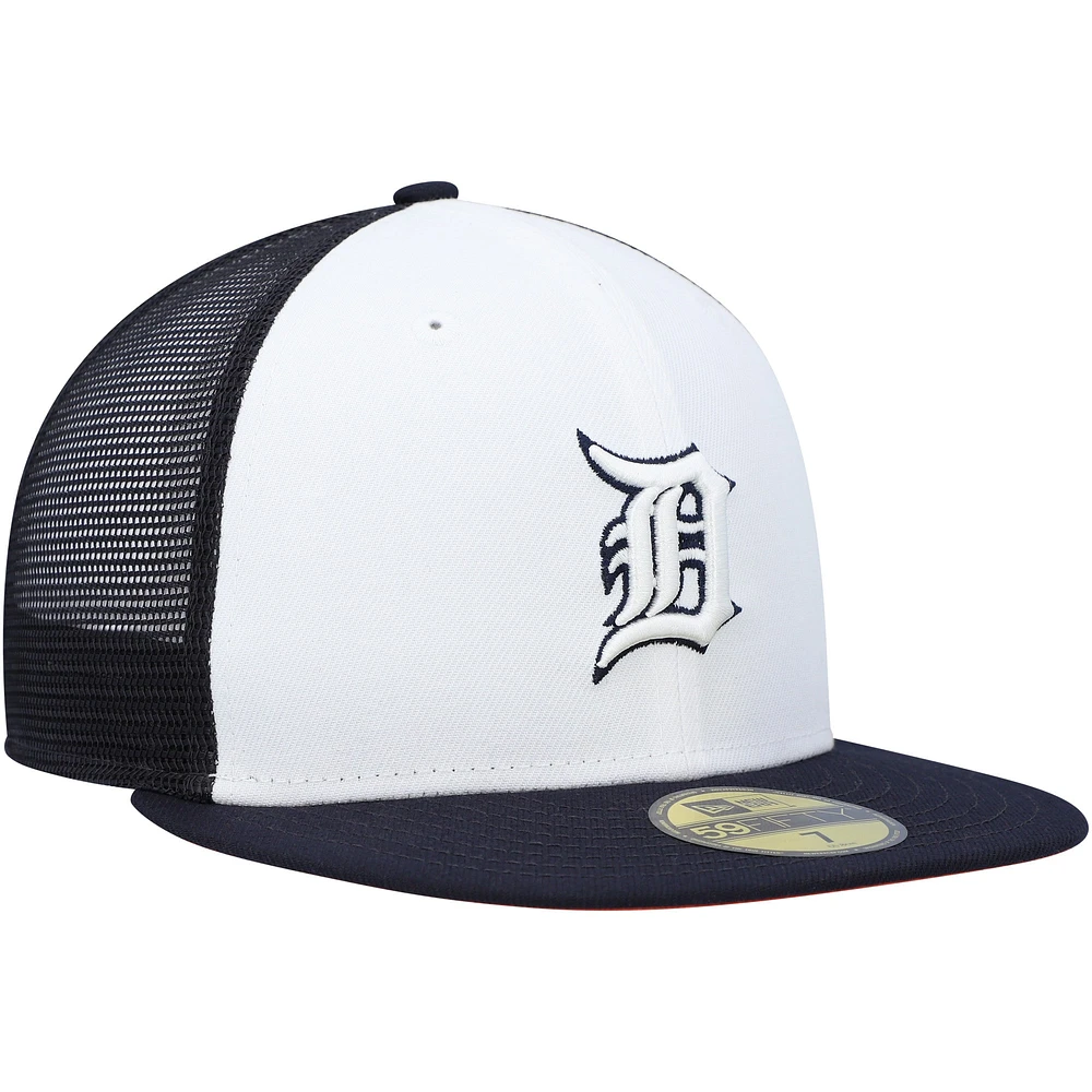 Casquette ajustée 59FIFTY pour entraînement au bâton sur le terrain des Detroit Tigers 2023 New Era homme, blanc/bleu marine