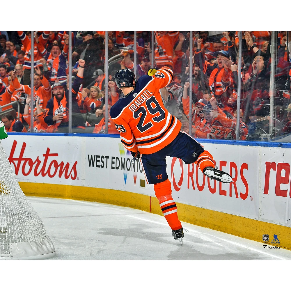 Photographie de célébration but Leon Draisaitl avec le maillot orange non signé des Oilers d'Edmonton