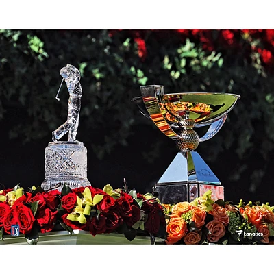 Photographie non signée des trophées de la FedEx Cup et du Tour Championship PGA