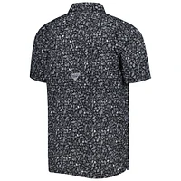 Men's Columbia Black Georgia Bulldogs Super Slack Tide Omni-Shade Team Button-Up Shirt