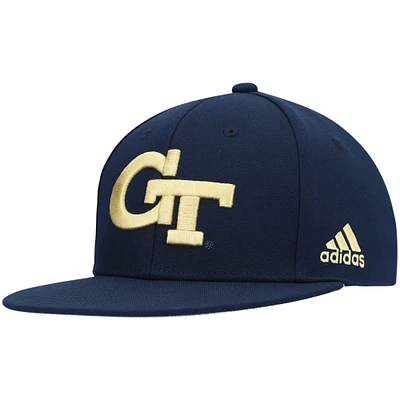 Casquette de baseball ajustée sur le terrain adidas Georgia Tech Yellow Jackets pour hommes