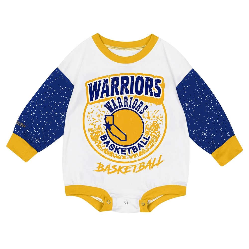 Body à manches longues oversize blanc pour bébé Mitchell & Ness Golden State Warriors Hardwood Classics Posterboard