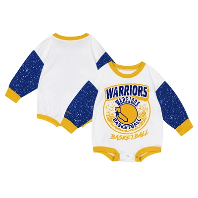 Body à manches longues oversize blanc pour bébé Mitchell & Ness Golden State Warriors Hardwood Classics Posterboard