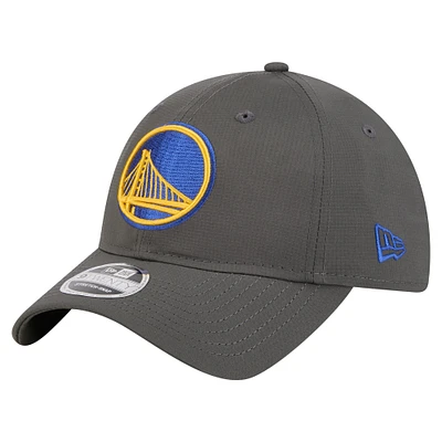 Casquette ajustable New Era 9TWENTY Active Ripstop anthracite pour homme des Golden State Warriors