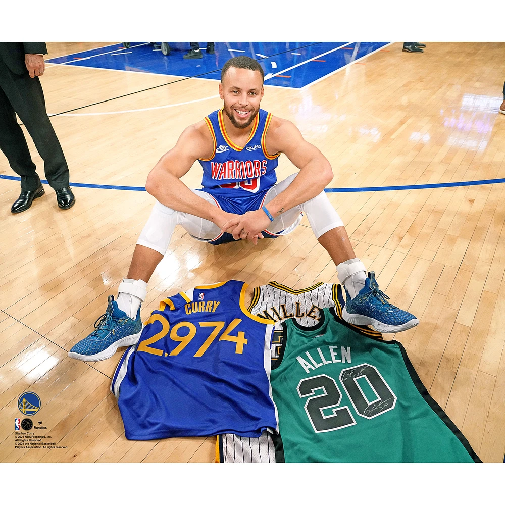 Photographie du maillot à trois points non signé 2974 des Golden State Warriors de Stephen Curry