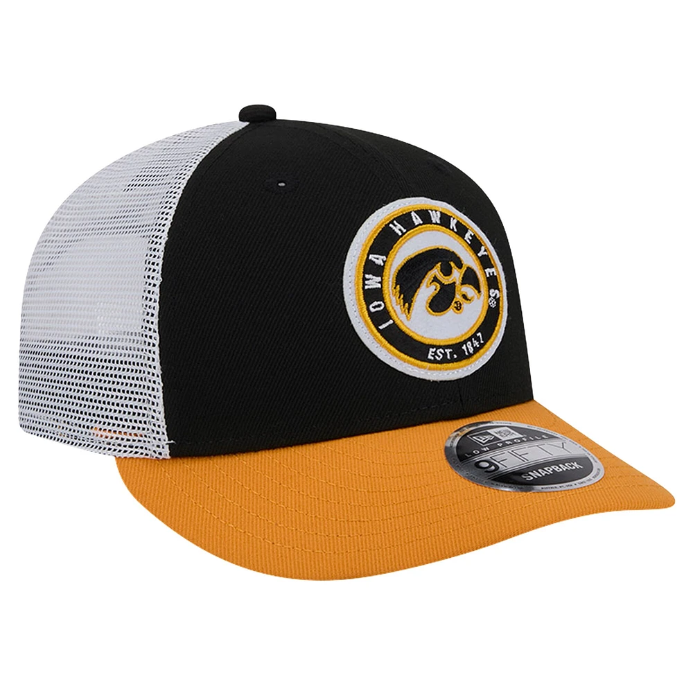 Casquette de camionneur Snapback 9FIFTY noire Iowa Hawkeyes Throwback Circle Patch New Era pour hommes