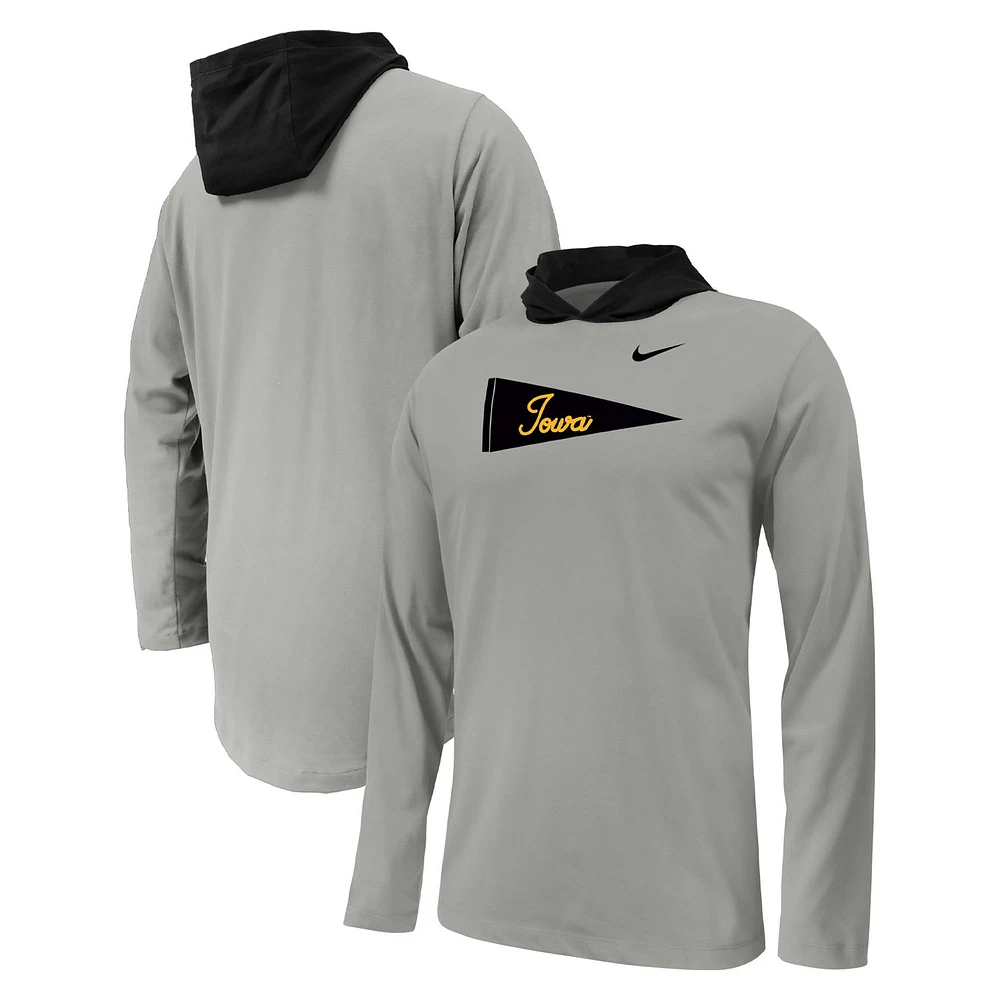 T-shirt à capuche manches longues Nike gris Iowa Hawkeyes Sideline Performance pour jeune