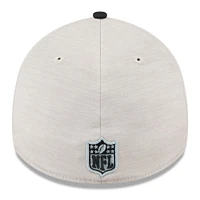 Men's New Era Stone/Black Las Vegas Raiders 2024 Sideline Historic 39THIRTY Flex Hat