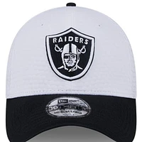 Men's New Era White/Black Las Vegas Raiders 2024 NFL Training Camp 39THIRTY Flex Hat
