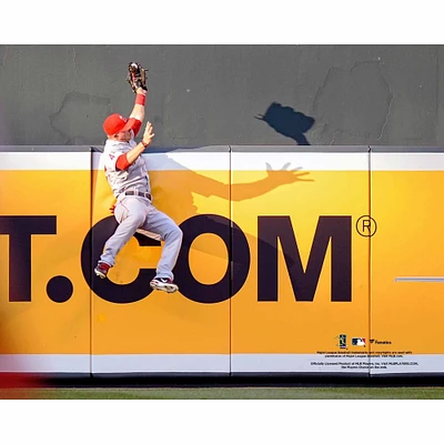 Photographie non signée de Mike Trout, prise balle en l'air par les Los Angeles Angels