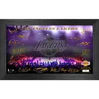 Photo encadrée de 12" x 20" des Los Angeles Lakers de Highland Mint, signature sur le terrain 2023/24