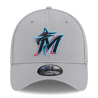 Men's New Era Gray Miami Marlins Active Pivot 39THIRTY Flex Hat
