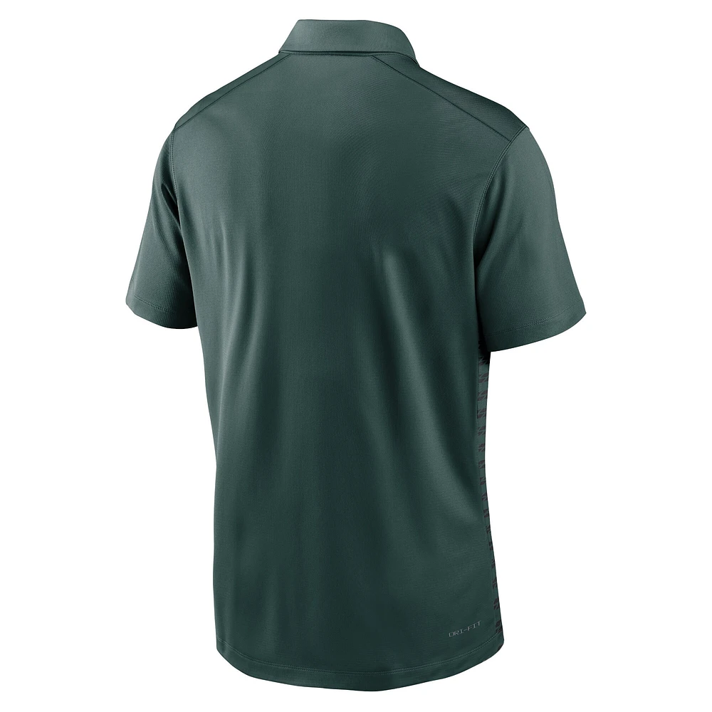 Polo de performance ligne touche des entraîneurs début saison 2024 Nike vert Michigan State Spartans pour homme