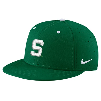 Casquette de performance ajustée pour la Saint-Patrick des Michigan State Spartans Nike verte hommes