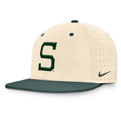Casquette ajustée True Performance On-Field Dugout Nike Natural Michigan State Spartans pour homme