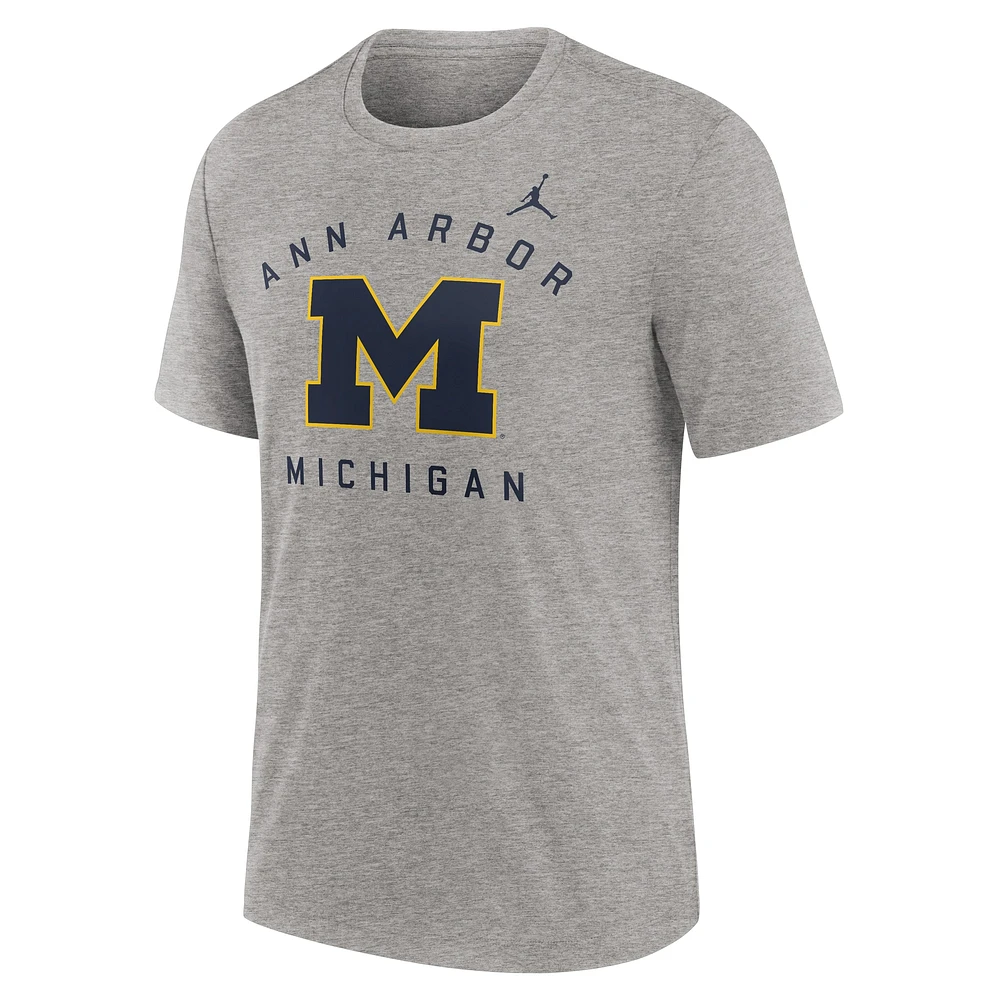 T-shirt tri-blend gris chiné pour homme Jordan Brand Michigan Wolverines Campus Primary Location