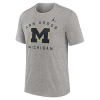 T-shirt tri-blend gris chiné pour homme Jordan Brand Michigan Wolverines Campus Primary Location
