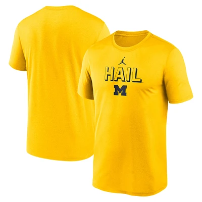 T-shirt Jordan Brand Maize Michigan Wolverines 2025 Performance Legend pour homme
