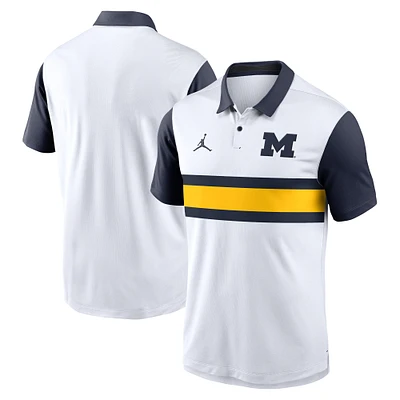 Polo Jordan Brand blanc Michigan Wolverines Primetime Campus Vapor Performance pour homme