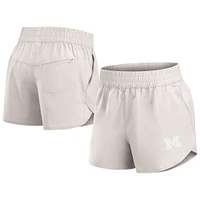 Short Vibe tissé Fanatics blanc Michigan Wolverines Studio pour femmes