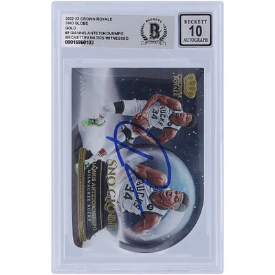 Carte authentifiée 10 signée Giannis Antetokounmpo Milwaukee Bucks 2022-23 Panini Crown Royale Sno Globe Gold #8 #10/10 Beckett Fanatics Witnessed