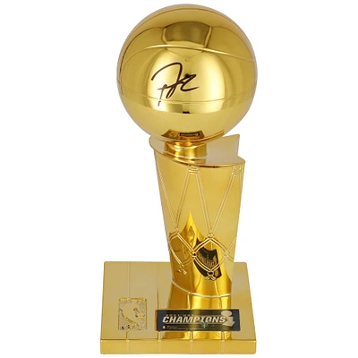 Réplique du trophée NBA Larry O'Brien autographié par Giannis Antetokounmpo des Milwaukee Bucks