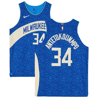 Maillot authentique dédicacé par Giannis Antetokounmpo Milwaukee Bucks Royal Nike City Edition 2023-24