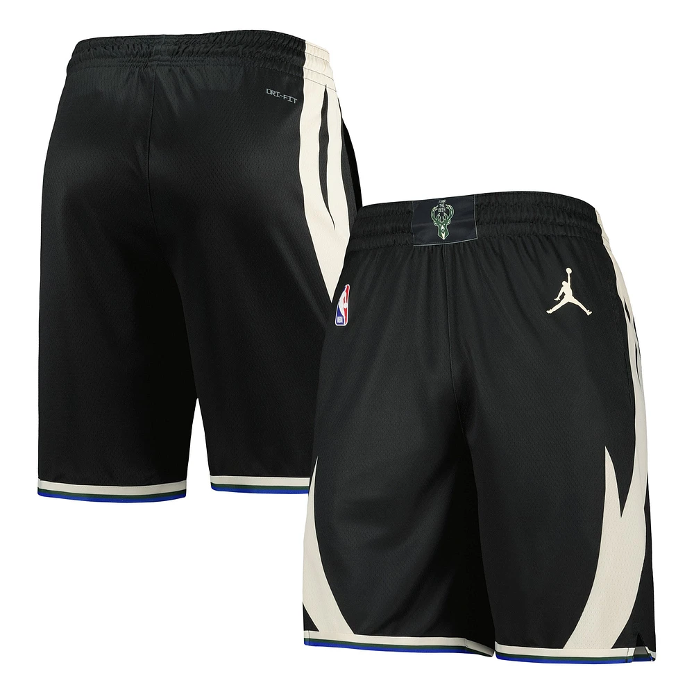 Short de performance Swingman pour homme Jordan Brand Milwaukee Bucks 2022/2023 Statement Edition noir
