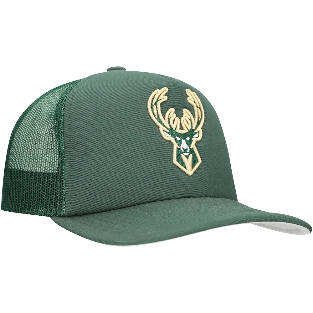Casquette réglable Mitchell & Ness Hunter Green Milwaukee Bucks Core Evergreen OTC Trucker pour hommes