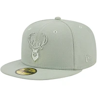 Men's New Era Green Milwaukee Bucks Color Pack 59FIFTY Fitted Hat