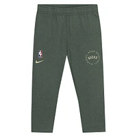 Ensemble sweat à capuche et pantalon de survêtement Nike Hunter Green Milwaukee Bucks Practice Club pour tout-petit