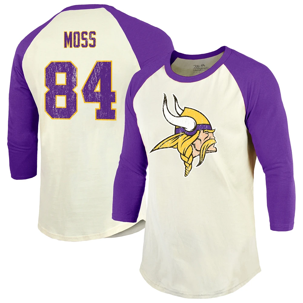 T-shirt à manches raglan 3/4 pour homme avec nom et numéro de joueur retraité des Vikings du Minnesota la marque Majestic Threads Randy Moss crème/violet